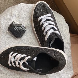 Sparkly sneaker❣️